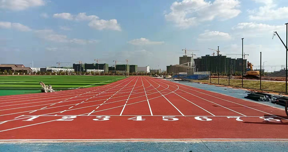江西理工大學(xué)400米混合型跑道+10000㎡人造草坪