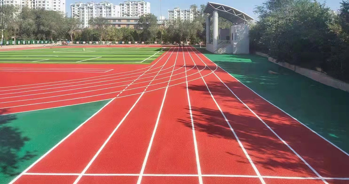 新疆阜康三中混合型跑道+硅pu球場(chǎng)